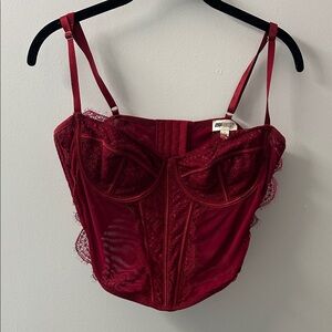 Elegant Lace Bustier in Rich Burgundy